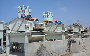 ?？?000噸石英砂現(xiàn)場