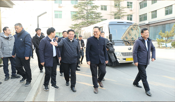 熱烈歡迎新鄉(xiāng)學(xué)院領(lǐng)導(dǎo)團(tuán)深入高服公司調(diào)研，共繪校企合作藍(lán)圖